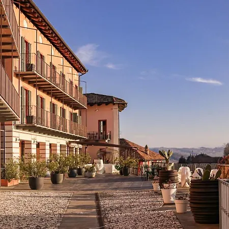 Felicin - Palazzo Boeri Panoramic Lägenhetshotell Monforte dʼAlba