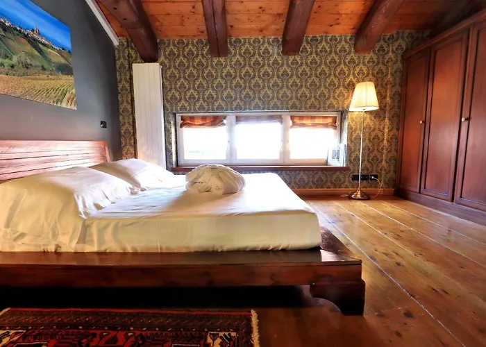 Felicin - Palazzo Boeri Panoramic Aparthotel Monforte dʼAlba