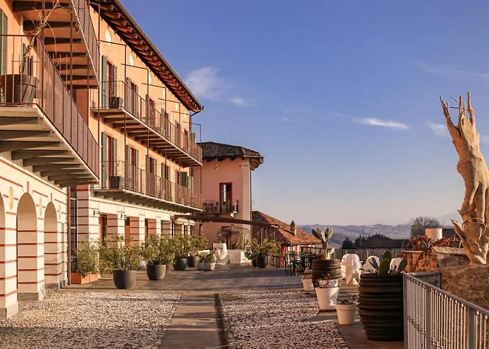 Felicin - Palazzo Boeri Panoramic Aparthotel Monforte dʼAlba